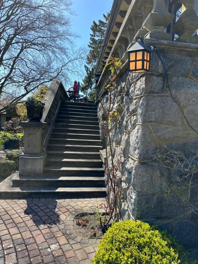 Prior Castle Inn Victoria Exterior photo